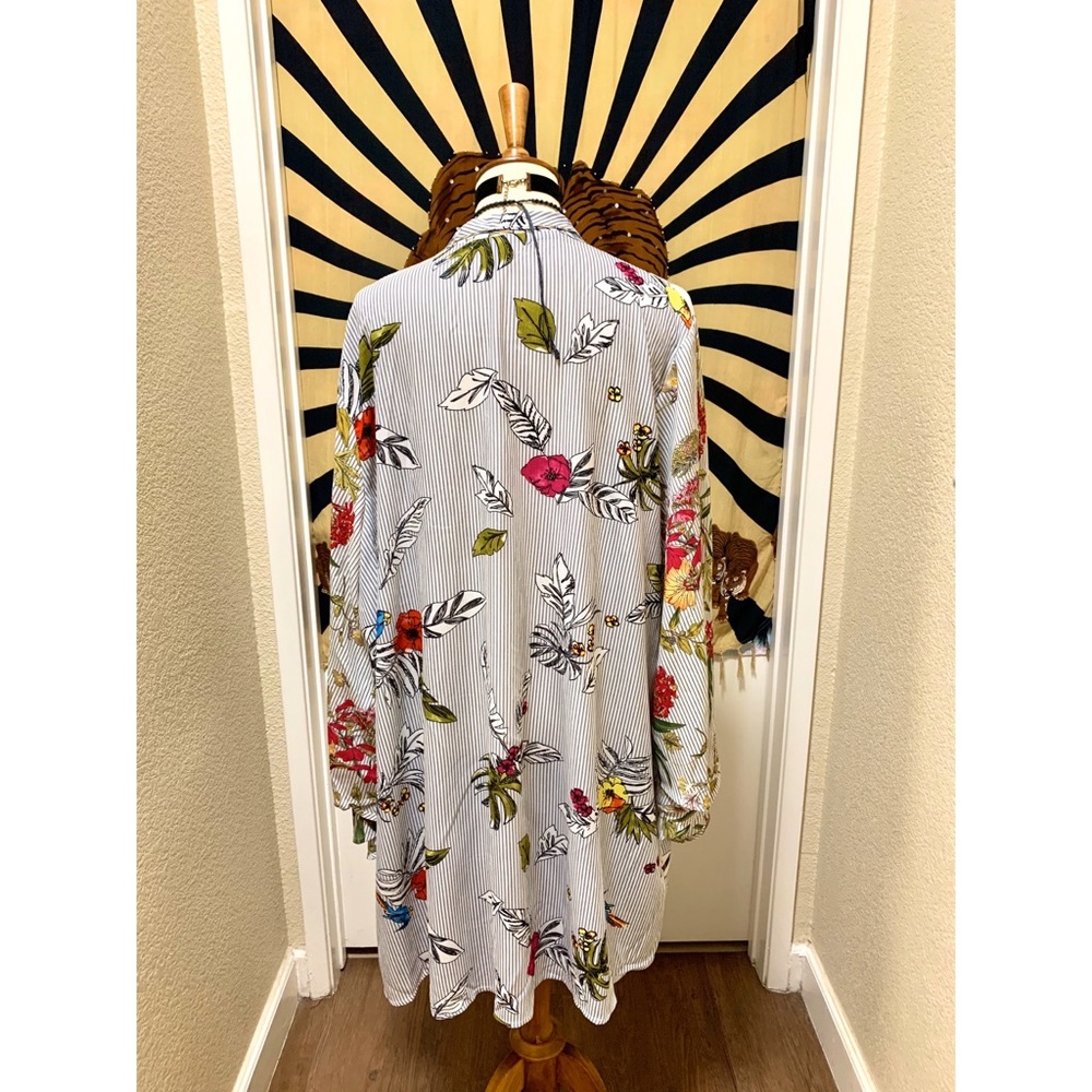 🌈 SOLD Amazing surreal art kimono - Picture 5 of 8